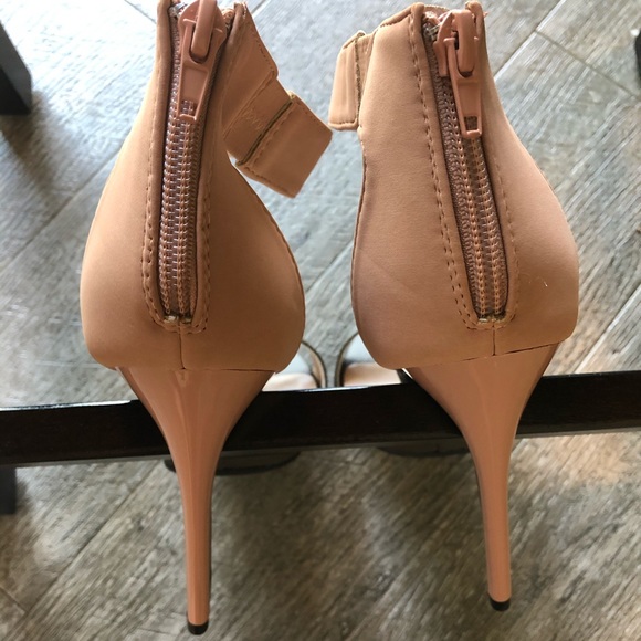 Qupid Ankle Strap Stiletto w/Platform - Picture 6 of 8